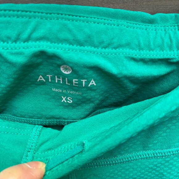 Lululemon Black 105F Tank Top Size 4 & Athleta Kelly Green Crop Leggings XS - Picture 4 of 5